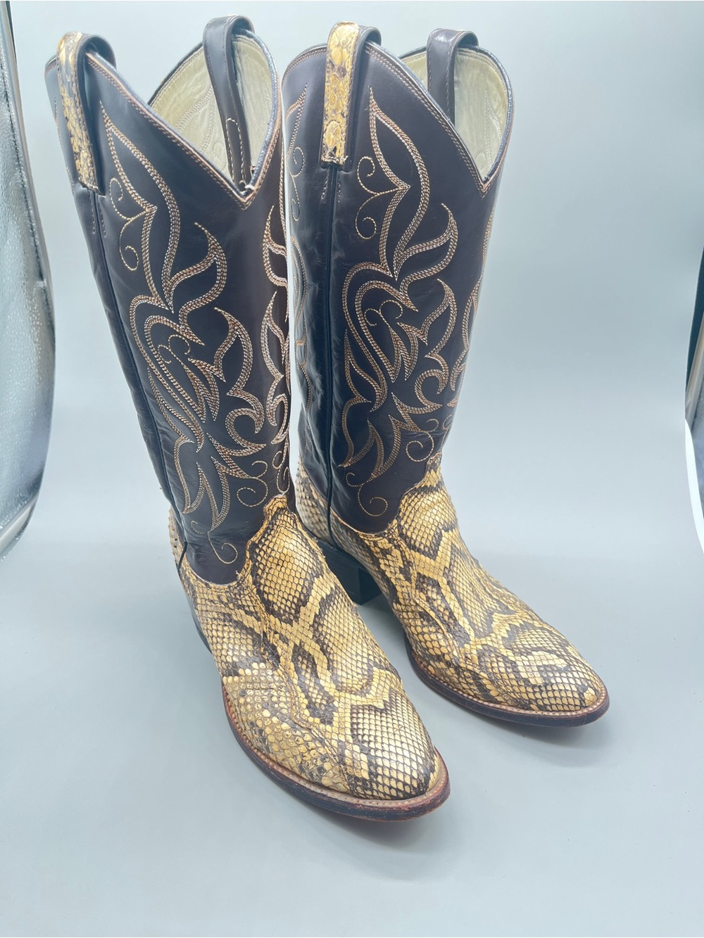 Vintage Dan Post women’s python snake cowboy boots. Style 14212. Size 8C.